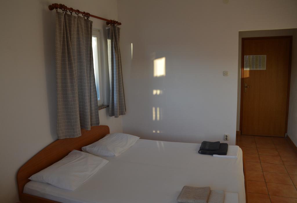 Apartments Burcul Pag Pag Town Rom bilde